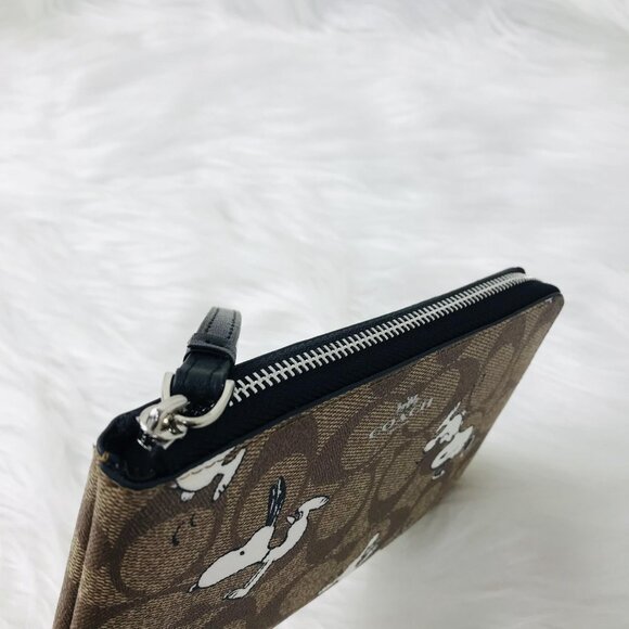 NWT Coach X Peanuts Corner Zip Wristlet Wallet With Snoopy & Woodstock - Picture 4 of 7